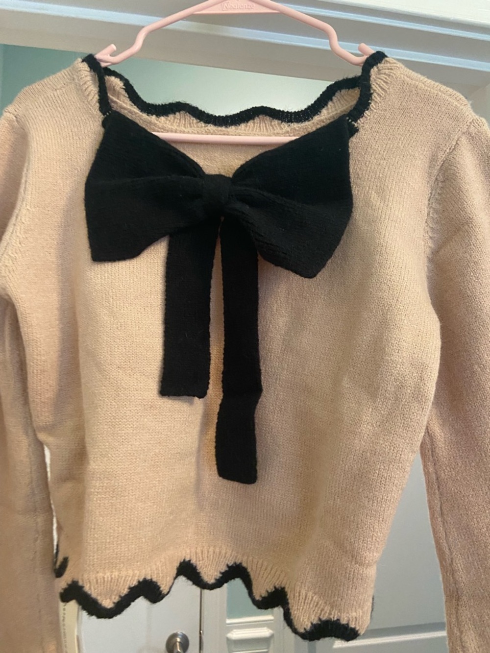 Commense Contrast Wave Trim Bow Crop Sweater - Picture 3 of 7